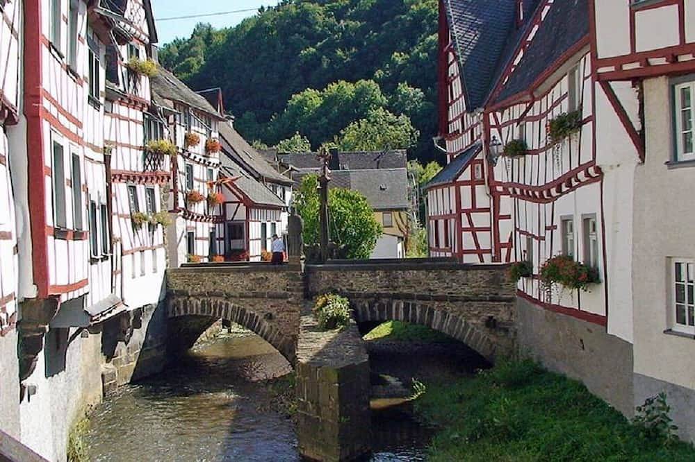 Ganze Wohnung, Fewo Gabriele - Traumpfade Eifel, Monreal, Laacher See, Burg Eltz, Rhein & Mosel in Kottenheim, Osteifel