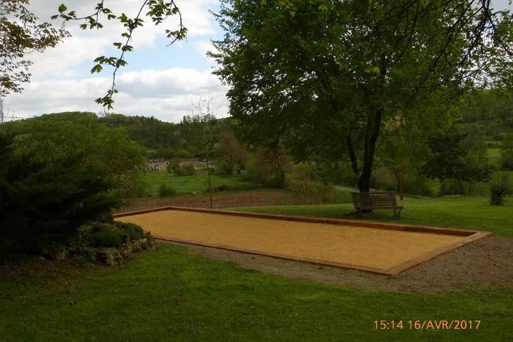 Location de vacances pour 6 personnes, avec terrasse et jardin ainsi que vue et piscine à Saint-Laurent-des-Bâtons - 2