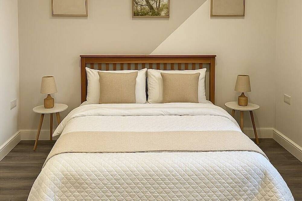 Modern 6-Person Home | Ideal for Contractors & Families + Free Parking in Northampton, Northamptonshire