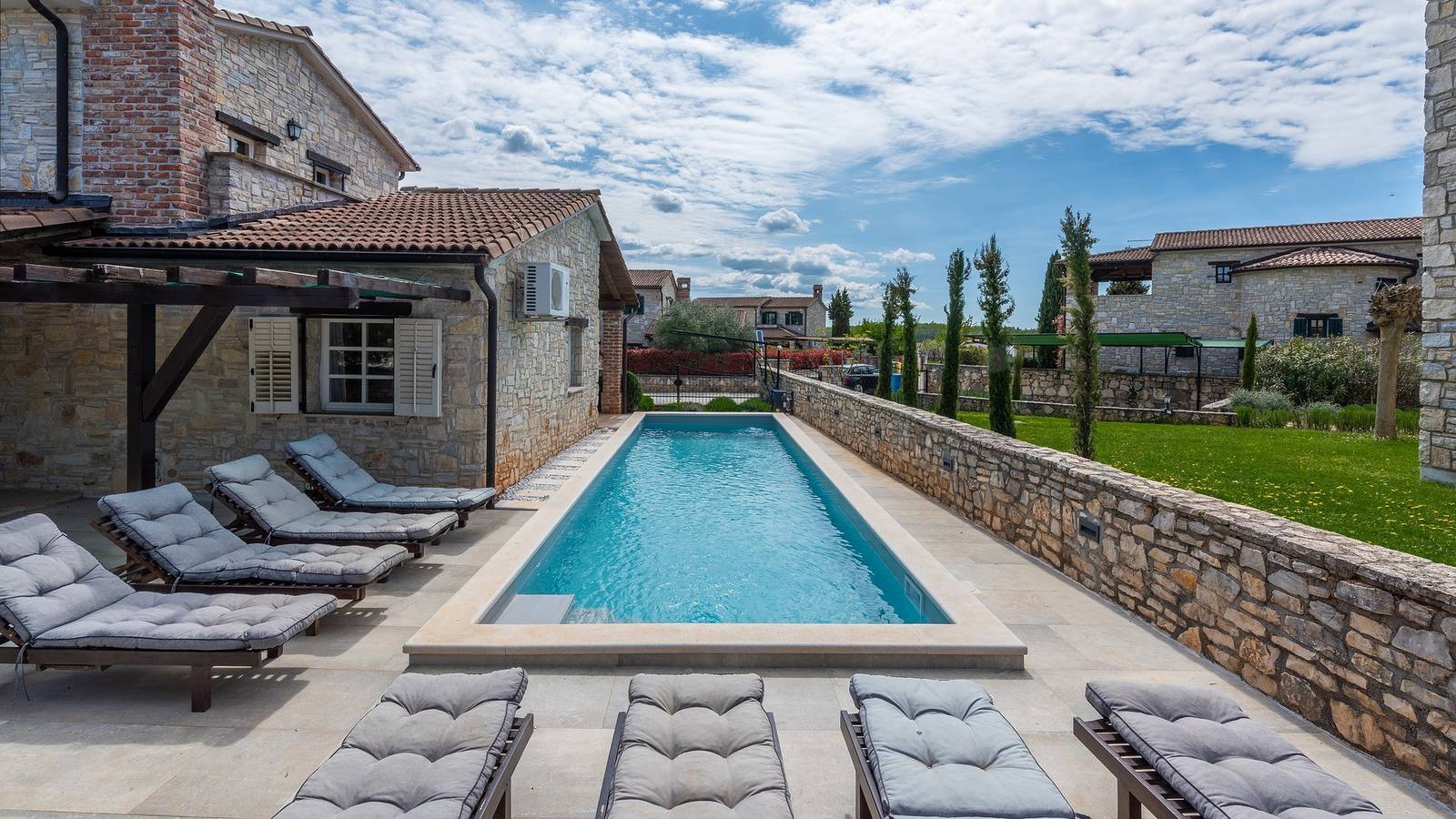 Schöne Villa mit privatem Pool und Jacuzzi in Općina Višnjan, Zentralistrien