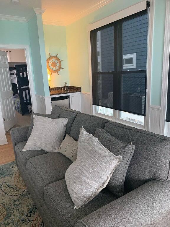 Vacation rental for 16 people, with yard in Oak Island (NC)