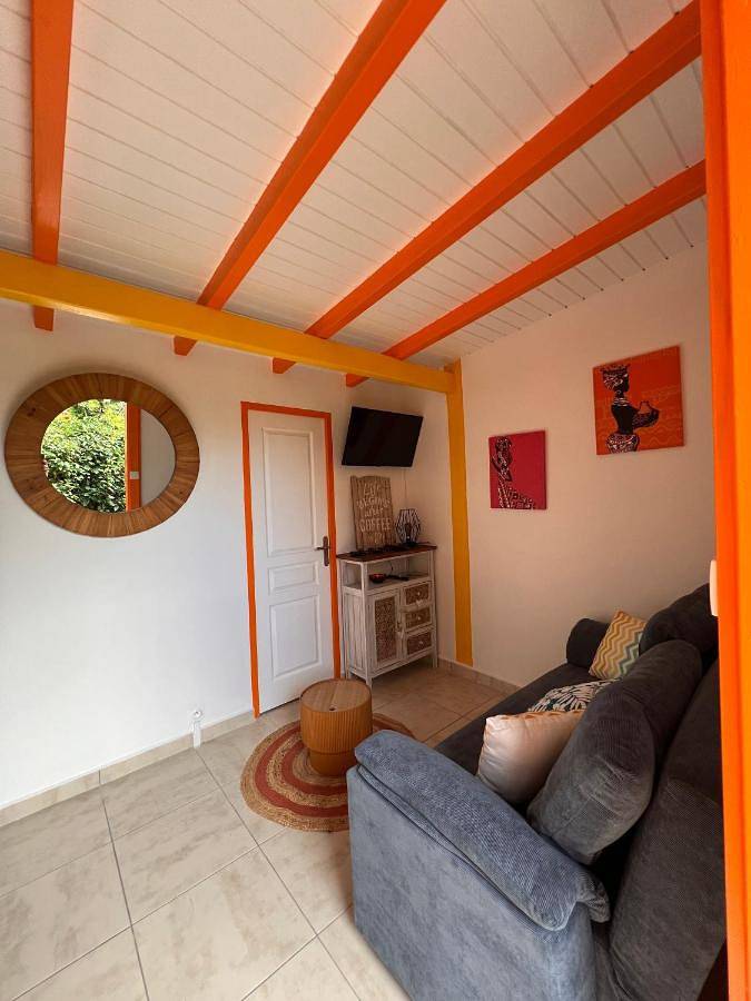 Location de vacances pour 4 personnes, avec terrasse et vue ainsi que piscine et jardin à Gourbeyre - 4