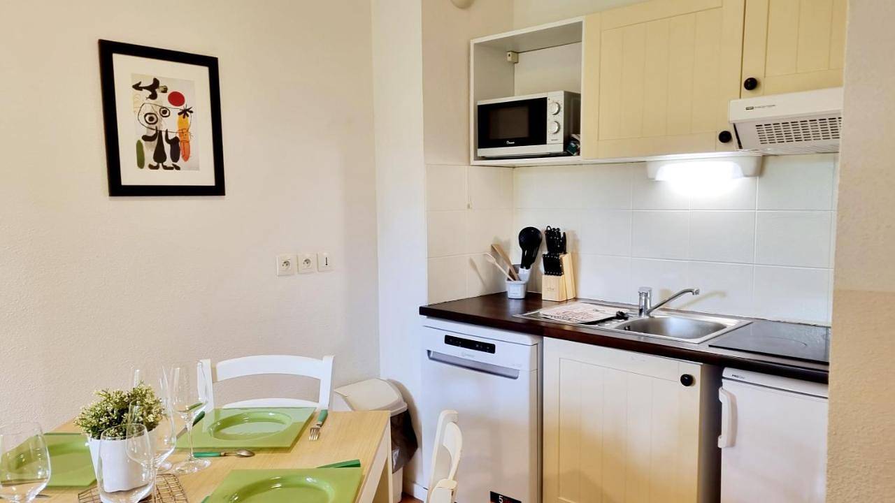 Appartement entier, Gîte Bulle de détente-Aux Portes d'Honfleur avec piscine couverte in Boulleville, Région de Bernay