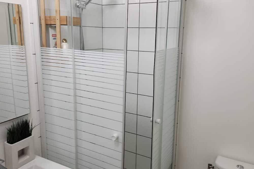 Entire apartment, Family apartment with private garden and terrace 10 minutes from the metro and Rer station. in Noisy-le-Sec, Seine-Saint-Denis