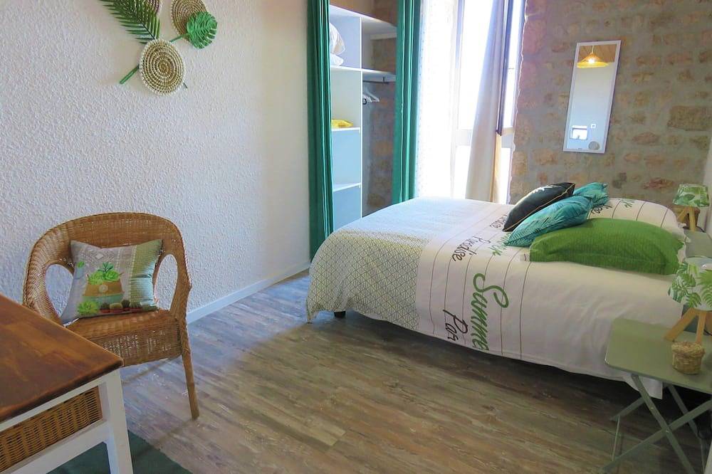 Gîte de groupe grande capacité loire 42 La Bâtisse aux Lanternes 30 couchages in Saint-Bonnet-le-Château, Montbrison