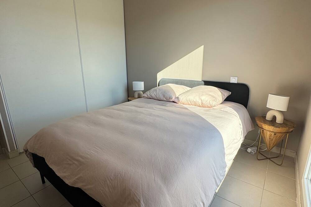 Apartamento entero, Standing apartment, large roof-top, parking, air conditioning in Juvignac, Côte d'Améthyste