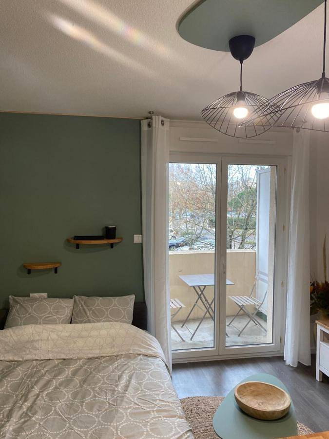 Gîte pour 2 personnes, avec balcon, animaux acceptés à Cenon - 2