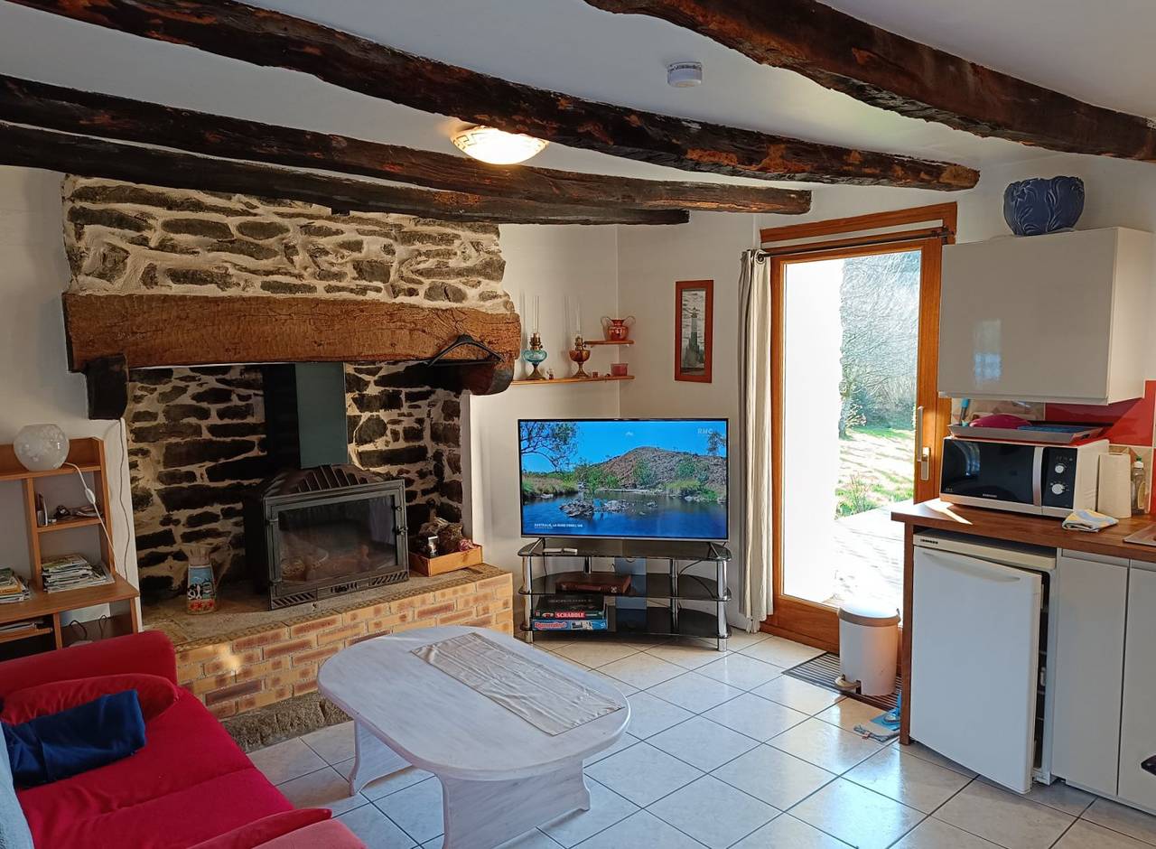 Gîte agréable sur jardin paysagé - monts d'Arrée - mer 30 km in Huelgoat, Région de Châteaulin