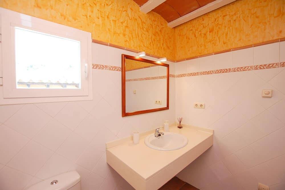 Bonita casa en Cala Llevadó (Tossa de Mar) con piscina y a 500 m de la playa in Santa Maria de Llorell, Tossa de Mar