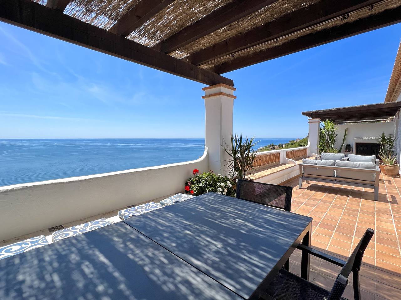 Vacation Home "Ático Vista del Mar" with Sea View, Pool, Wi-Fi, A/C & Terrace in La Herradura, Almuñecar