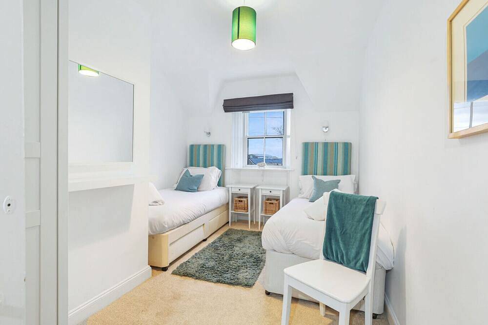 Grove Cottage - North East Escapes in Bamburgh, Northumberland