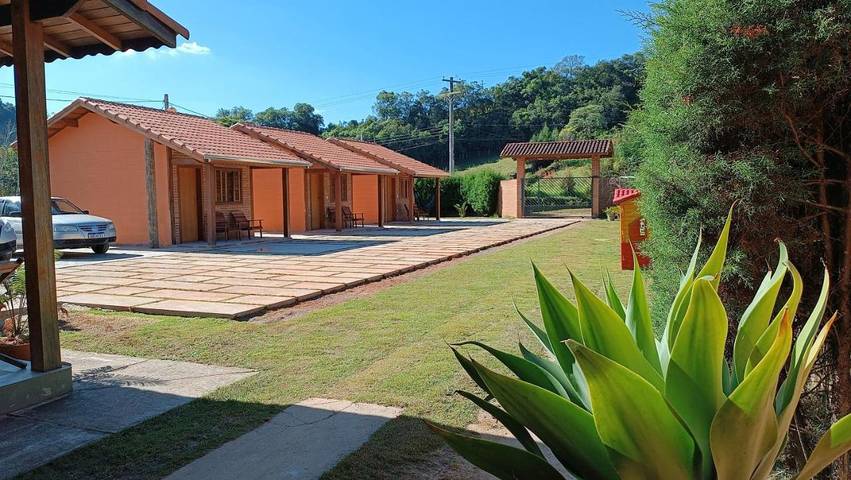 Maison d’hôte pour 2 personnes, avec vue et piscine ainsi que jardin et terrasse à Cunha