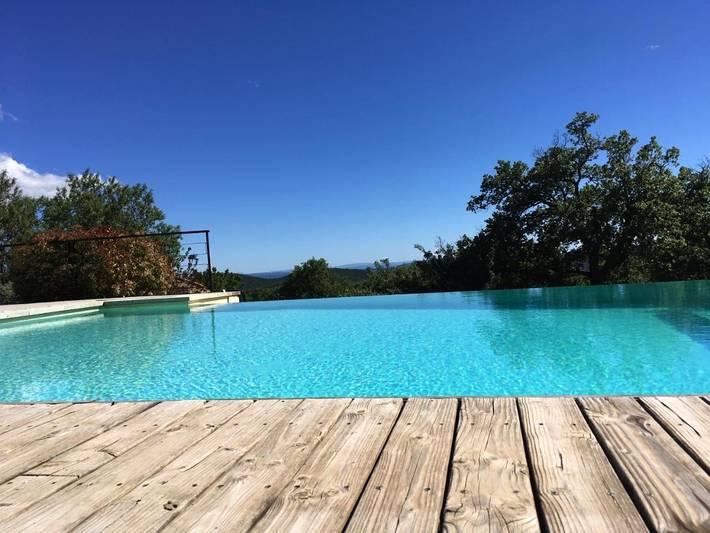 Gîte pour 2 personnes, avec jardin ainsi que piscine et vue, animaux acceptés à Cruis - 2