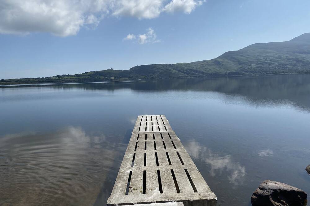 ✨Hottub✨ New Renovated historical cottage, private lake access ,scenic views in Scrahane, Killarney