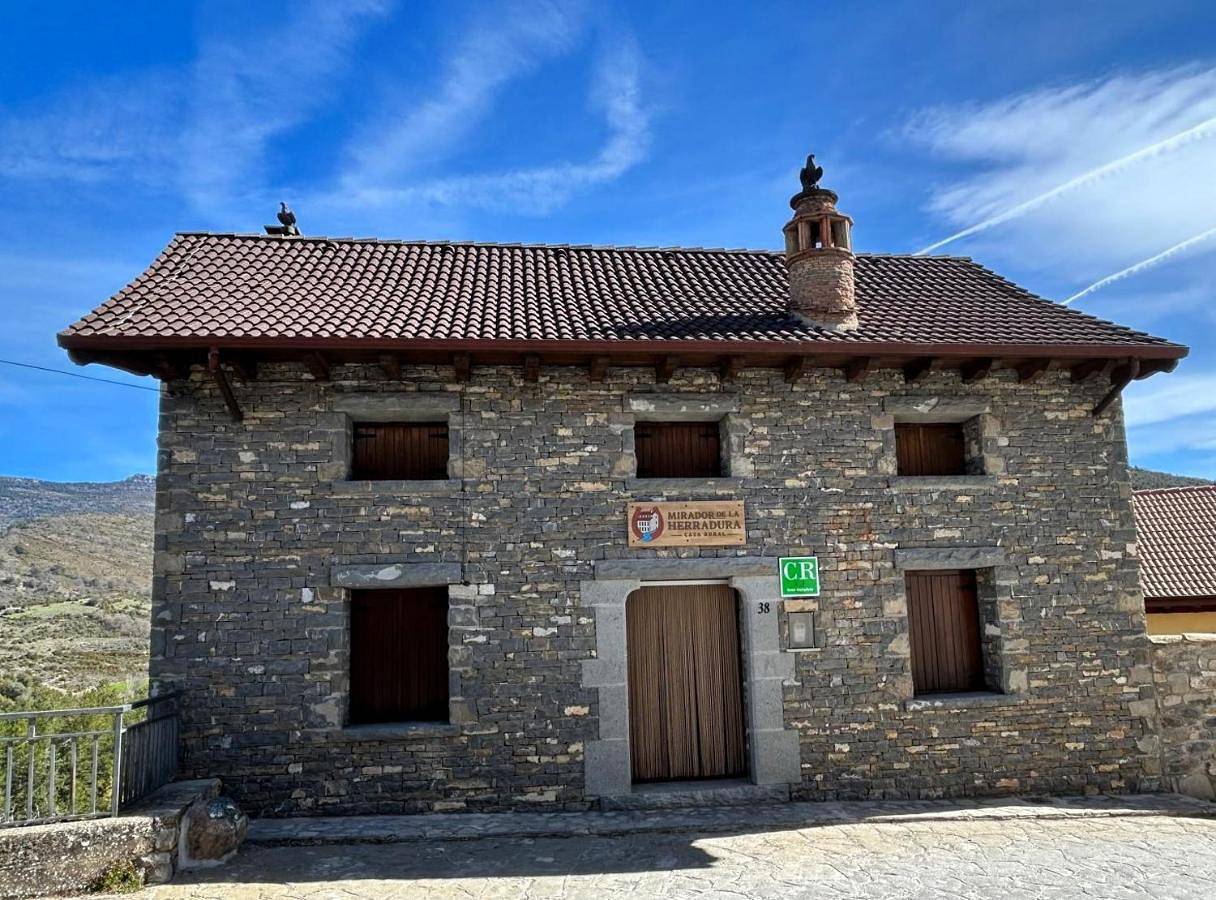 Four-Bedroom House in Valle de Hecho, Pirineo Aragonés