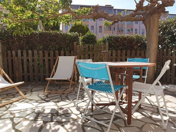 Appartement de vacances pour 5 personnes, avec jardin ainsi que piscine et terrasse, animaux acceptés