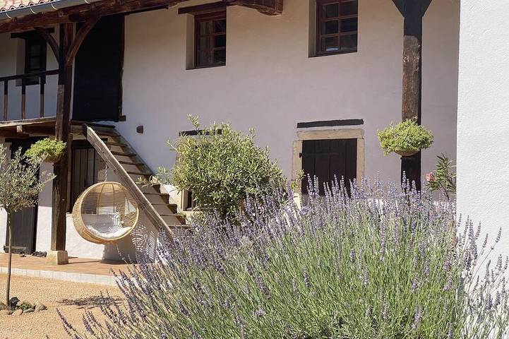 Location de vacances pour 10 personnes, avec Terrasse et Jardin dans Saint-Étienne-sur-Chalaronne