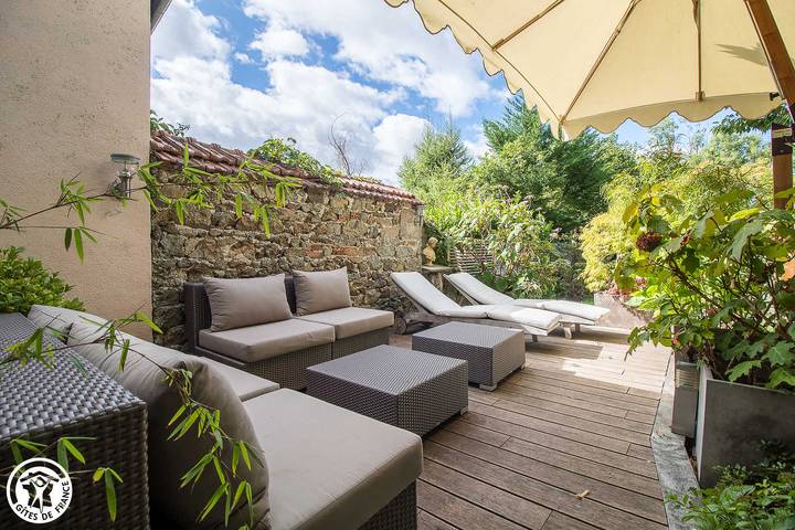 Gîte pour 6 personnes, avec Terrasse ainsi que Jardin et Vue