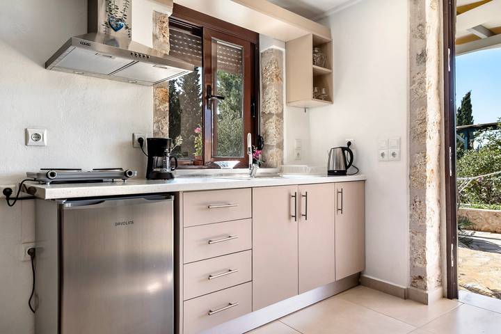 Entire apartment, Apartment "Key" with Private Garden, Terrace & Wi-Fi in Greece