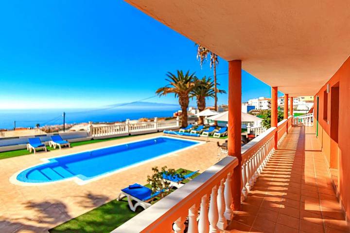 Location de vacances pour 10 personnes, avec jardin ainsi que vue et piscine dans Los Menores - 3