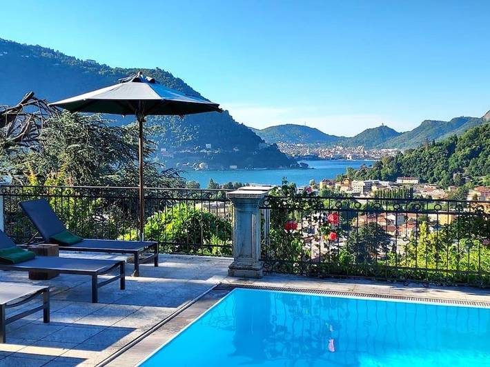 Ferienhaus für 10 Personen, mit Pool und Seeblick sowie Garten und Ausblick
