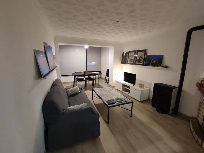 Gîte pour 6 personnes, avec balcon et vue à Àger - 2