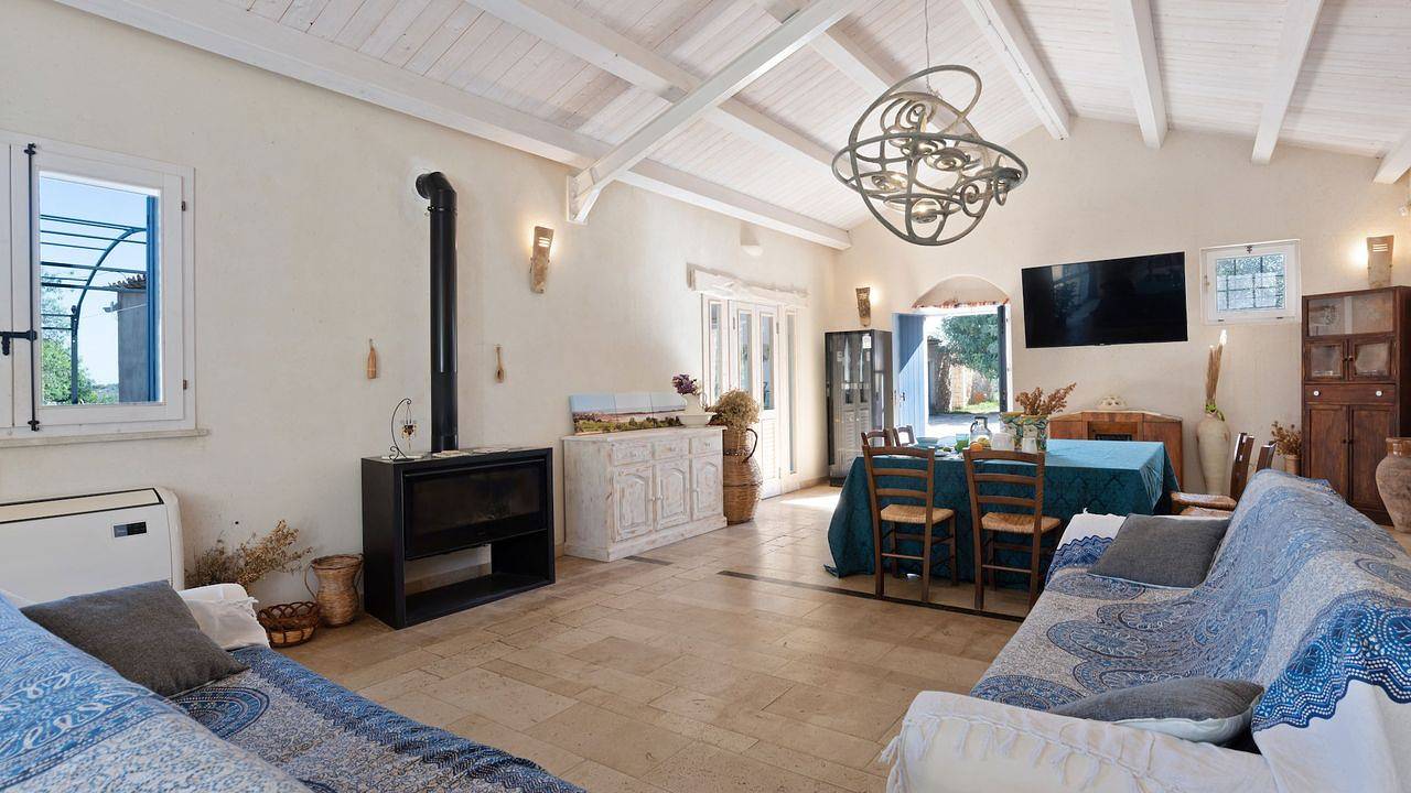 Farm for 17 people with terrace in Noto, Noto region