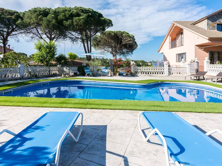 Chalet para 10 personas, con Balcón además de Terraza y Jardín en Maresme - 2