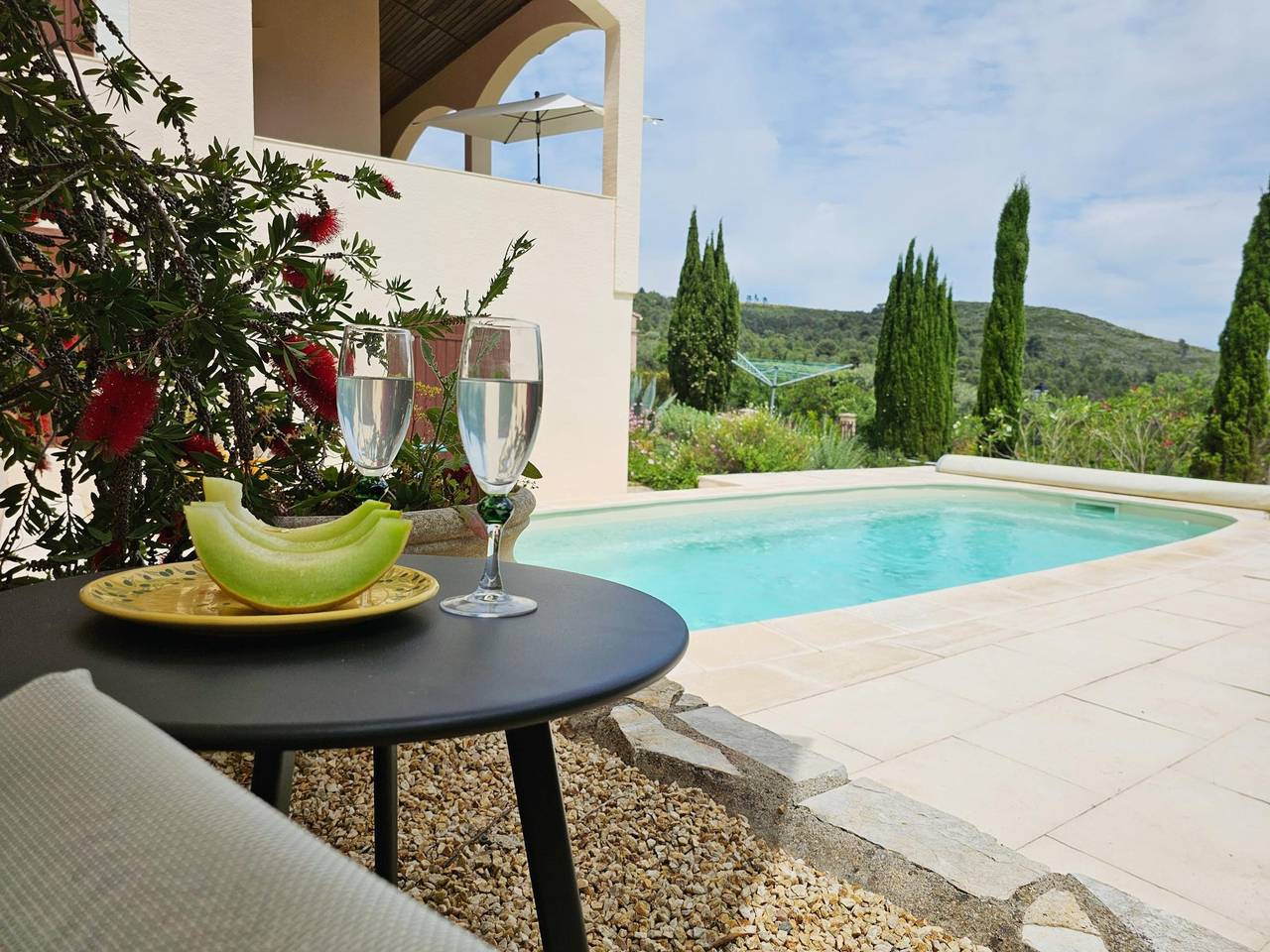Charmante Villa mit Pool und schöner Aussicht in Montouliers, Mittelmeerküste (Frankreich)
