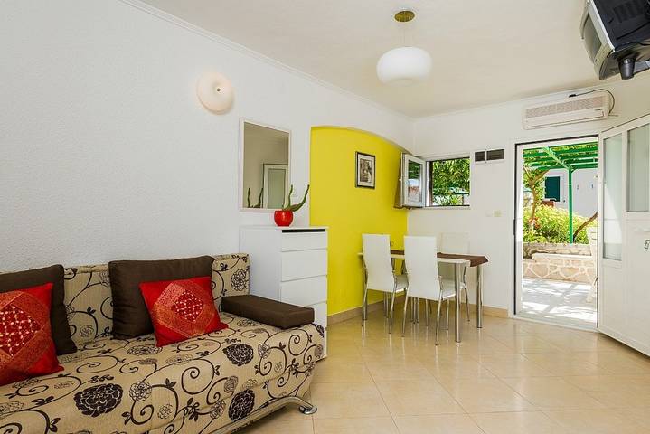 Ferienwohnung für 4 Personen, mit Terrasse in Bol