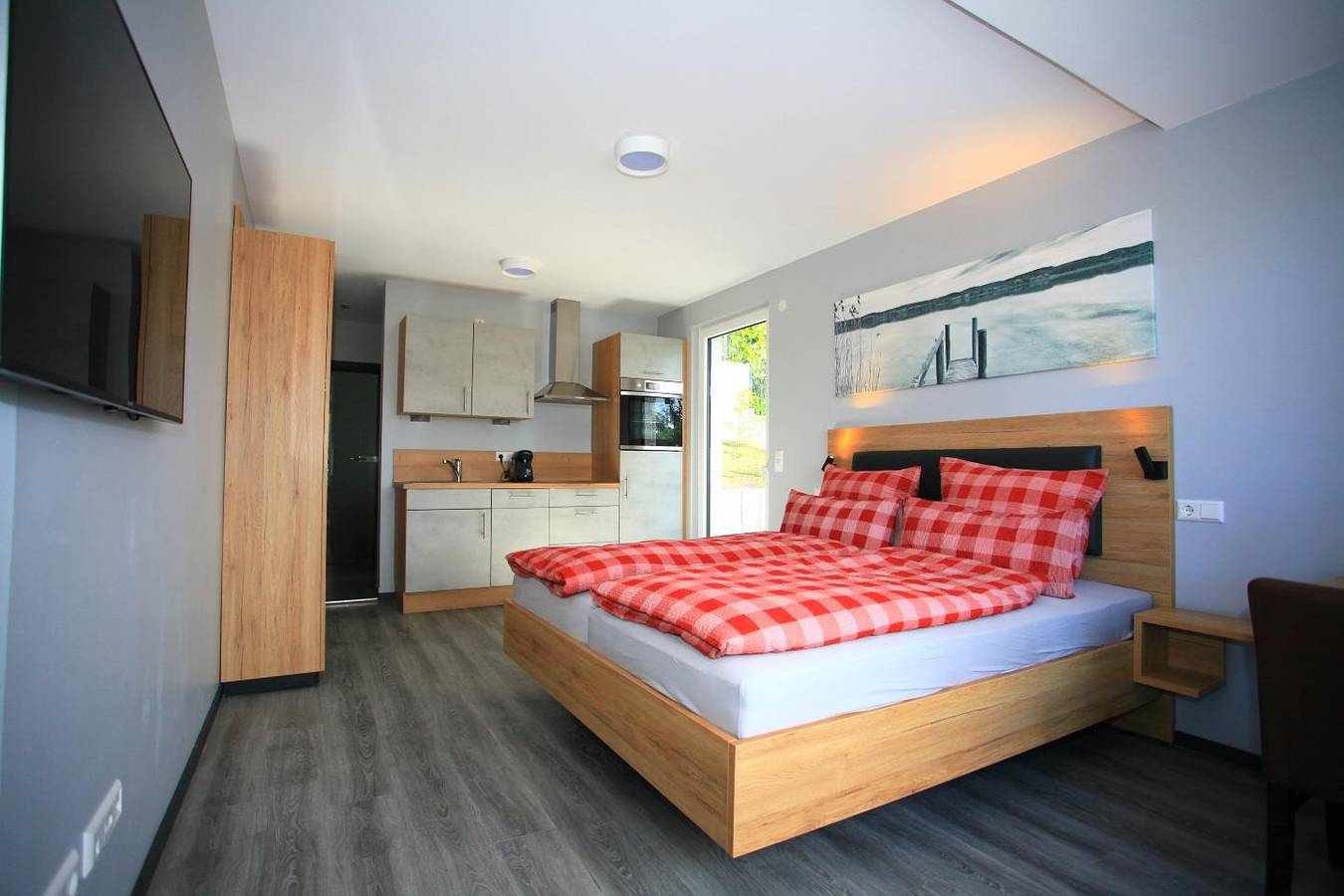 Ganze Wohnung, Apartment in Stadtnähe mit Terasse und Balkon
- Hunde erlaubt - in Überlingen, Region Bodensee-Oberschwaben