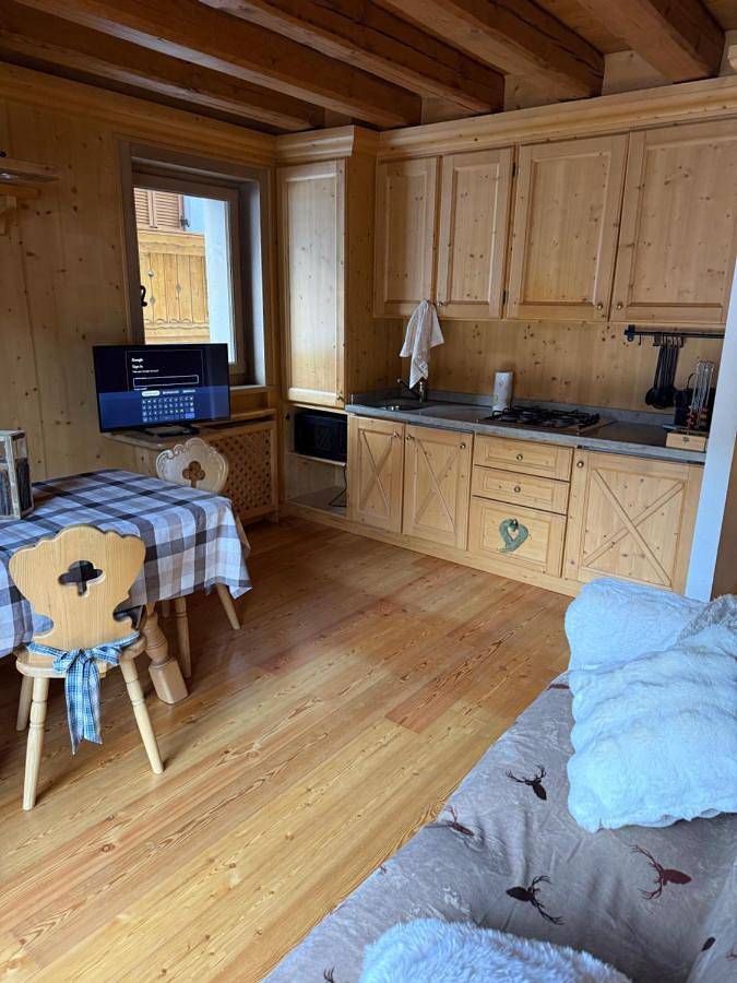 Ferienwohnung für 4 Personen, mit Ausblick und Terrasse in Arabba