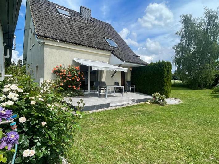 Ferienhaus für 6 Personen, mit Terrasse und Garten sowie Ausblick in Rozwarowo