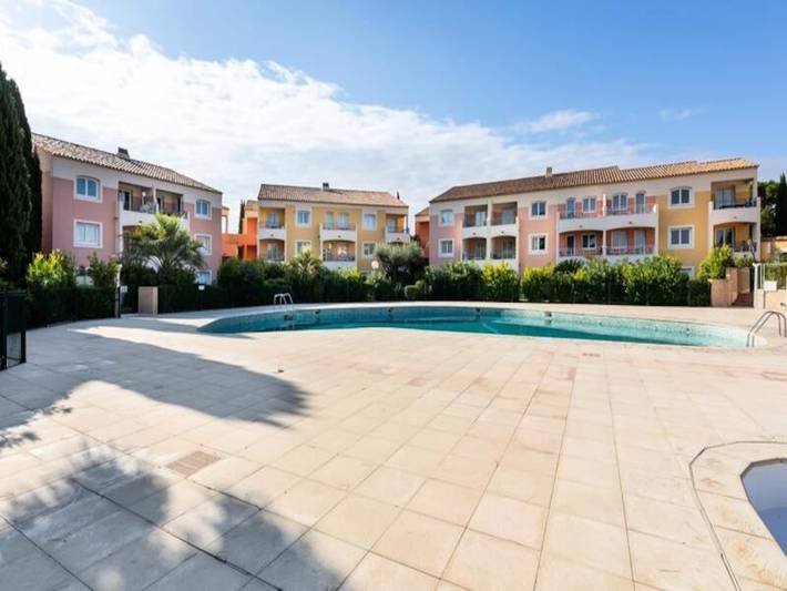 Gîte pour 4 personnes, avec terrasse et piscine, animaux acceptés à Roquebrune-sur-Argens - 3