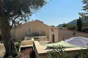 Gîte pour 7 personnes, avec piscine dans Magagnosc