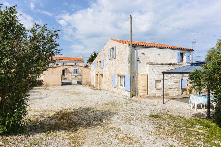 Location de vacances pour 4 personnes, avec Jardin à Saint-Sulpice-d'Arnoult