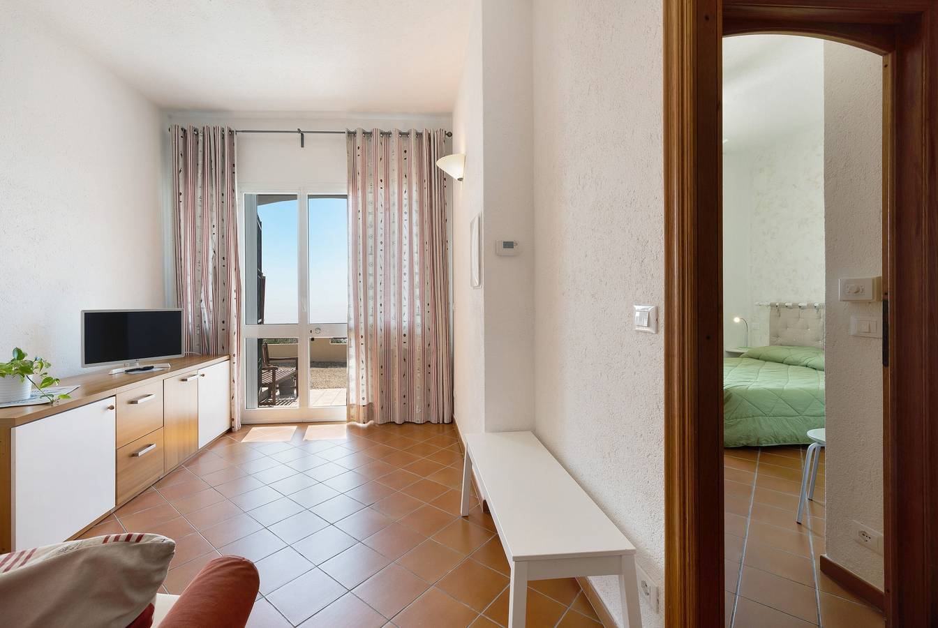 Ganze Wohnung, Ferienwohnung "Oleandro" mit Meerblick, Garten & Wlan in Finale Ligure, Finale Ligure Gemeinde