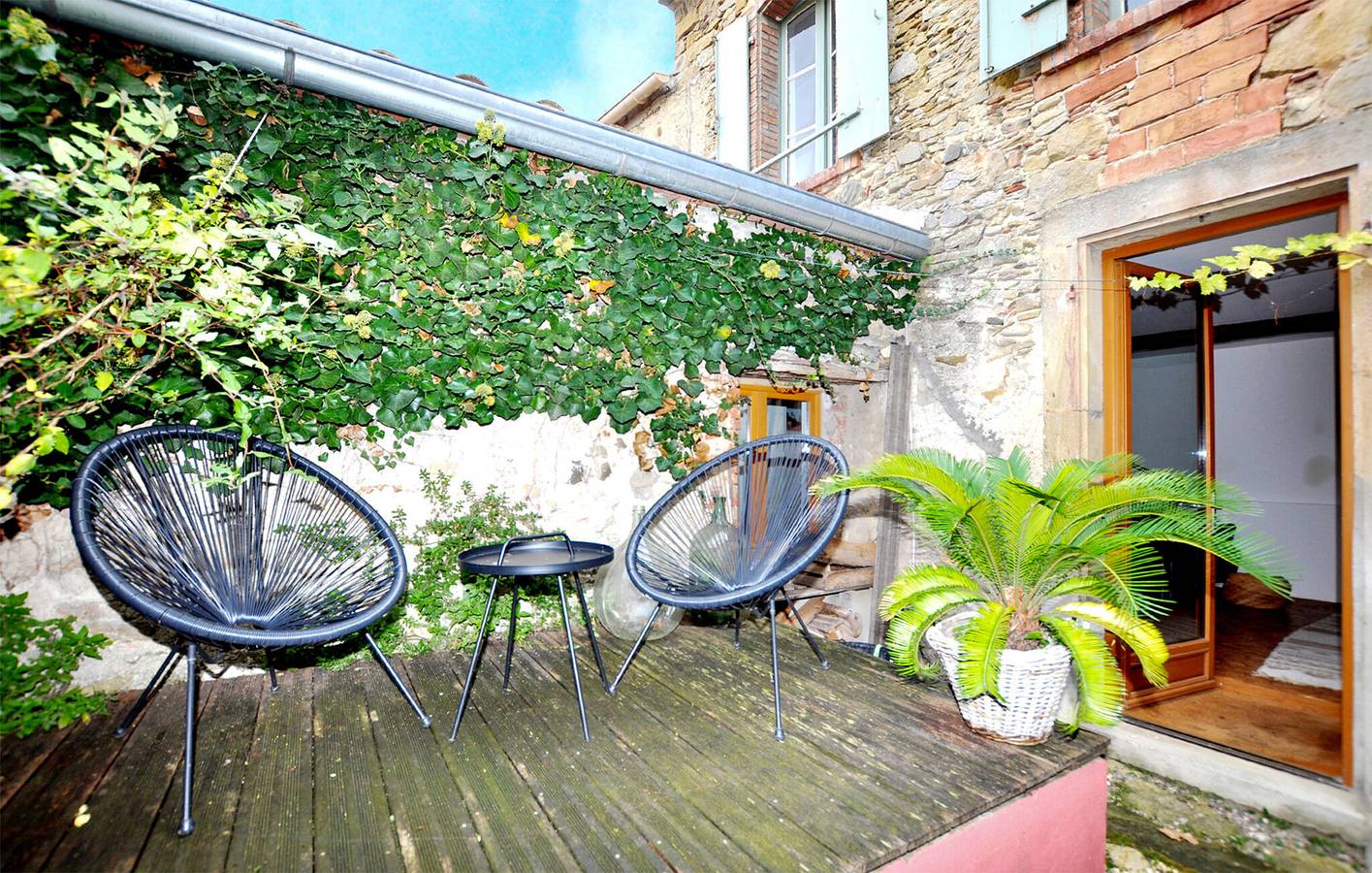Ajac Garden Apartment with Washer, Internet & Parking in Castelreng, Région de Limoux