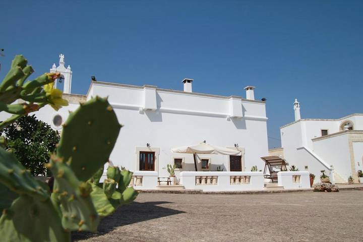 Casas rurais para 2 pessoas, com jardim e piscina e ainda vista em Fasano