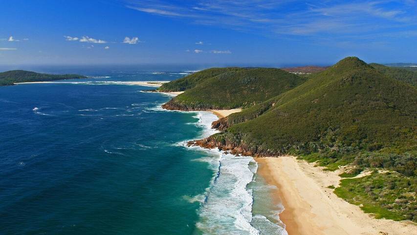 Holiday home for 12 people, with garden and hot tub as well as balcony in Shoal Bay