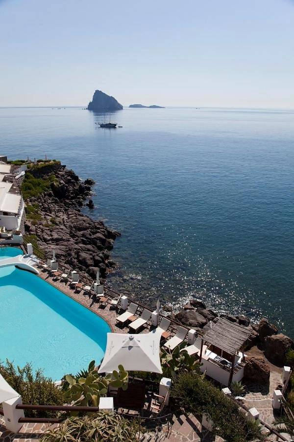 Appartamento per 2 persone, con Balcone e Terrazza nonché Idromassaggio e Giardino in Panarea