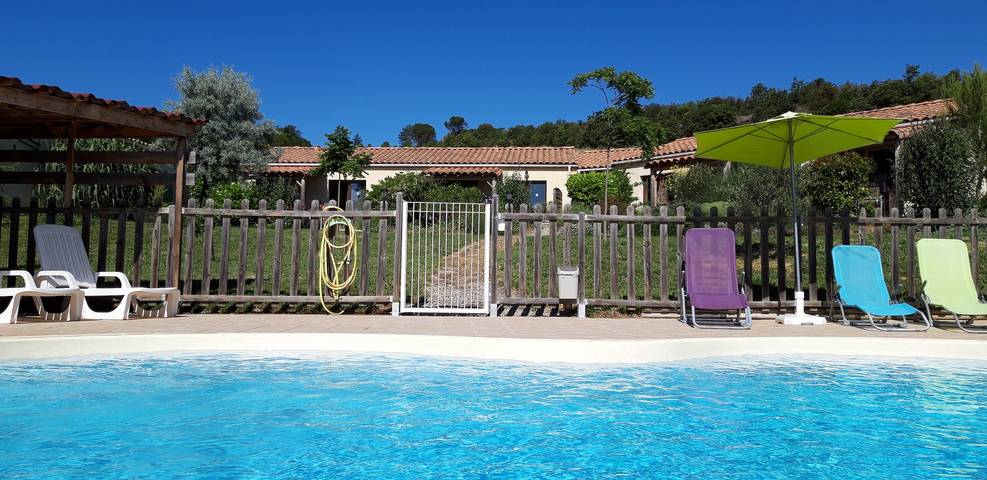 Gîte pour 20 personnes, avec piscine dans Tourreilles