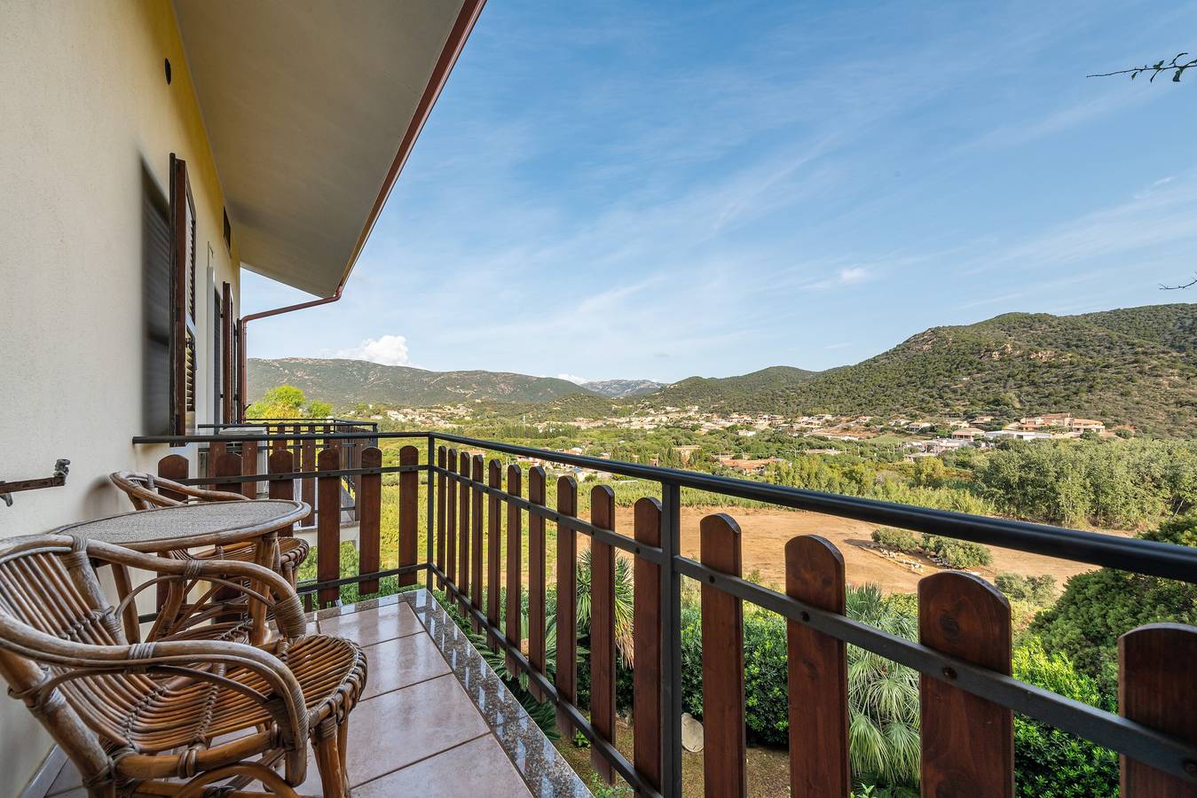 Apartamento tranquilo "Chia Grande" cerca de la playa, con vistas al mar y jardín in Chia, Domus De Maria