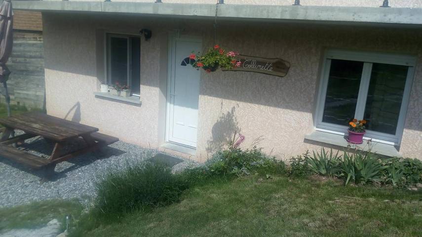 Gîte pour 4 personnes, avec vue ainsi que jardin et vue sur le lac à Saint-Laurent-du-Cros - 3
