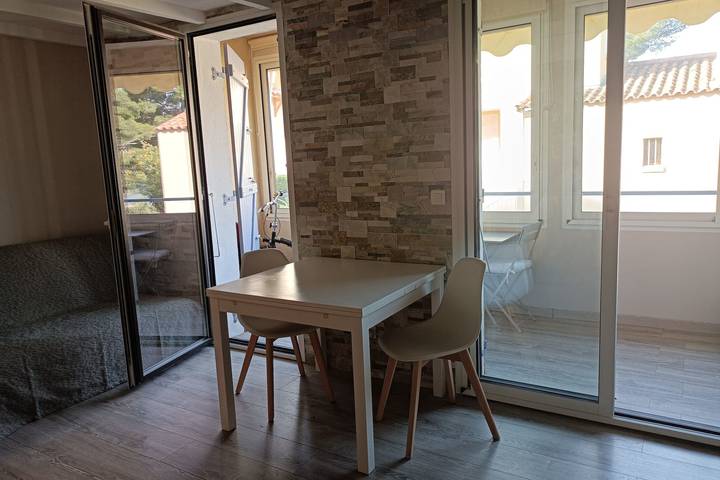 Ferienwohnung für 4 Personen, mit Balkon in Sanary-sur-Mer - 2