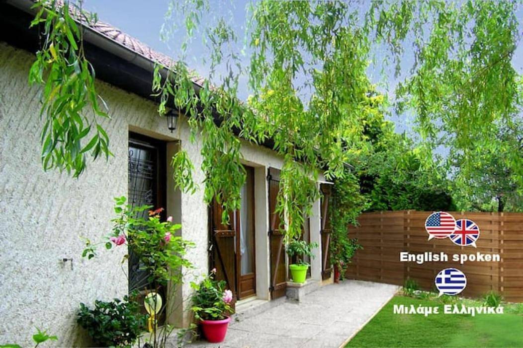 Two-Bedroom House in Dompierre-sur-Besbre, Allier