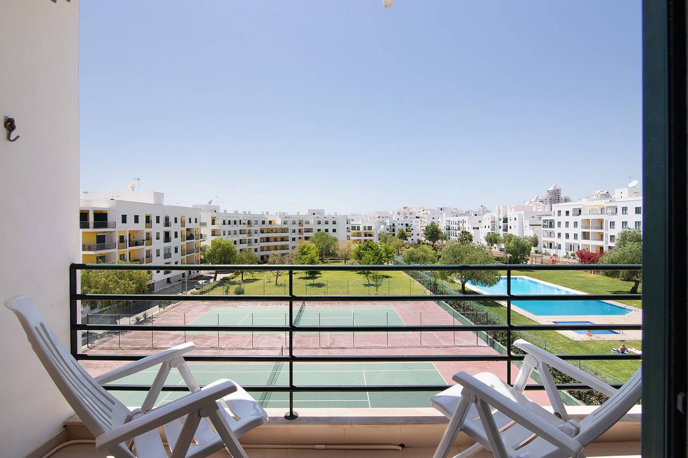 Ganze Wohnung, Ferienwohnung 'Vila Armação de Pêra' mit Gemeinschaftspool, Wlan und Klimaanlage in Armação de Pêra (costa), Armação de Pera