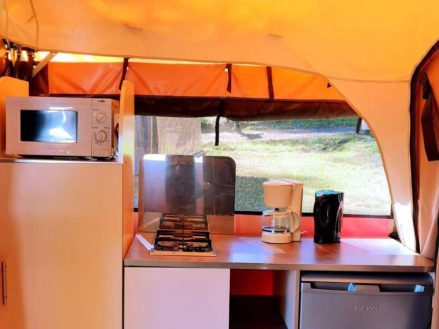 Camping Les Trois Sources - Bungalow toilé 5 personnes - Bungalow Toilé Luxe 3 Pièces 5 Personnes Sans Sanitaire in Calviac, Sousceyrac-en-Quercy