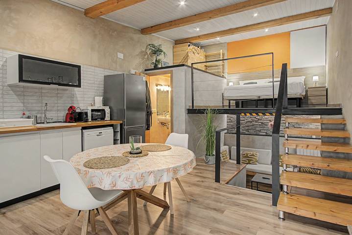 Ganze Wohnung, Apartment „Can Padrosa Mini Loft 1“ mit Gemeinschaftspool, WLAN und Klimaanlage in Riumors, Oberampurien