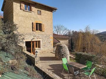 Gîte pour 6 personnes, avec terrasse à Montrottier